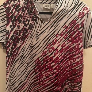 Chico‘s Zynergy golf Graphic Zebra Print V-Neck Shirt size 2